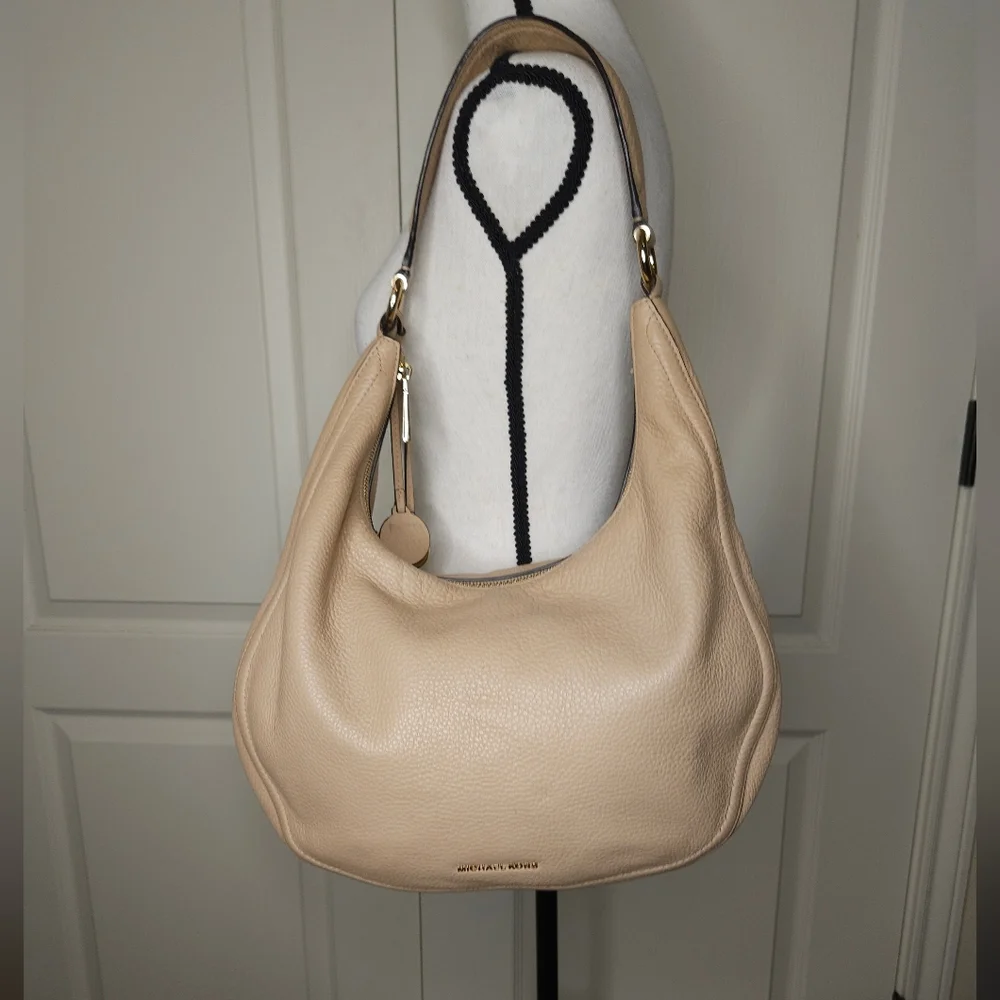 HP!! MICHAEL KORS CREAM TASSEL LARGE LYDIA HOBO BAG